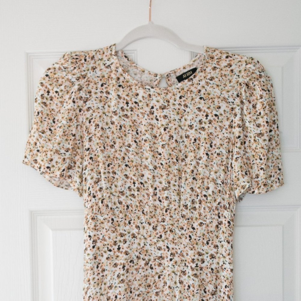 COPY - AFRM Puffed Shoulder Open Back Floral Dress